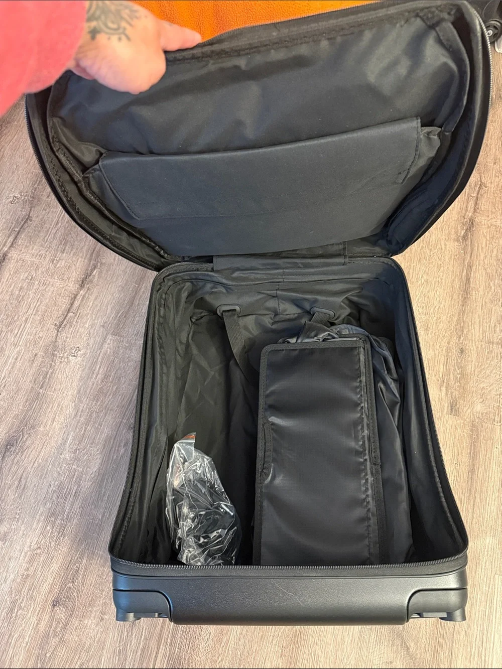 Carry On Suitcase That Turns Into A Shelf